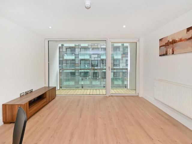 Flat for sale in Isle Of Dogs, Isle Of Man