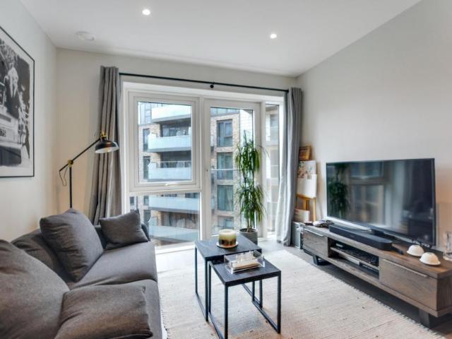 Flat for sale in Wandsworth, Greater London