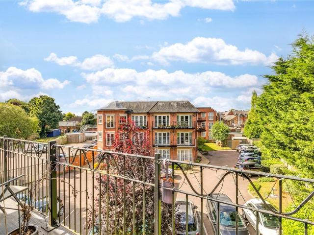 Flat for sale in Knebworth, King's Walden