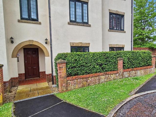 Flat for sale in Calderstones, Paradise