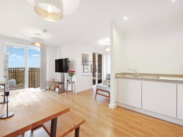 Flat for sale in Stratford Marsh, Greater London