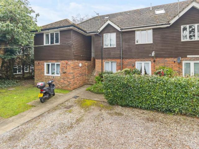 Flat for sale in Uckfield, Cross In Hand