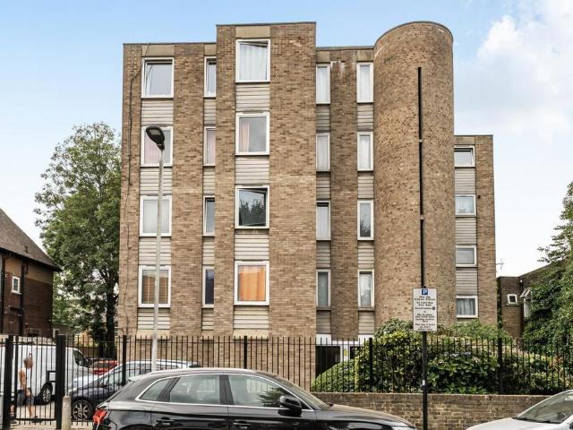 Flat for sale in Maryland, Greater London