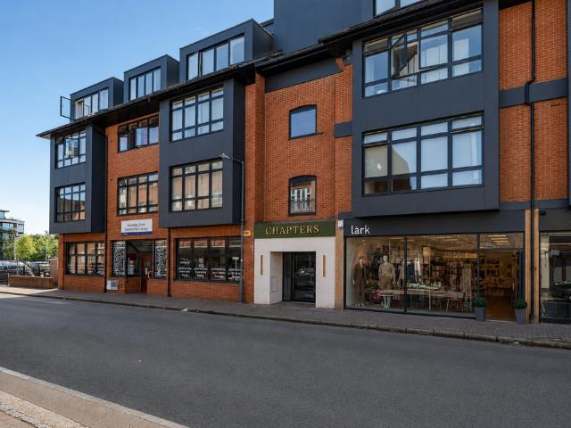 Flat for sale in Gerrards Cross, Denham