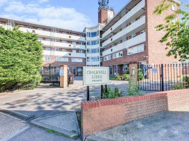 Flat for sale in Alton Barnes, Essex