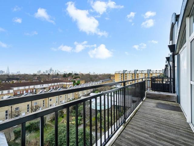 Flat for sale in Rotherhithe, Greater London
