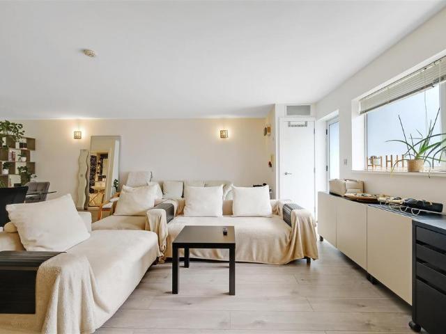 Flat for sale in North Woolwich, Greater London