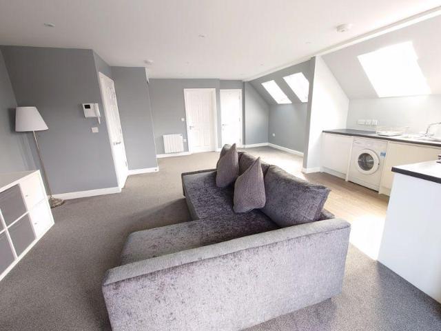 Flat for sale in London Borough of Croydon, Cat Hill