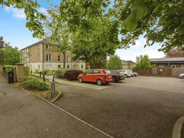 Flat for sale in Windmill Hill, Hamerton