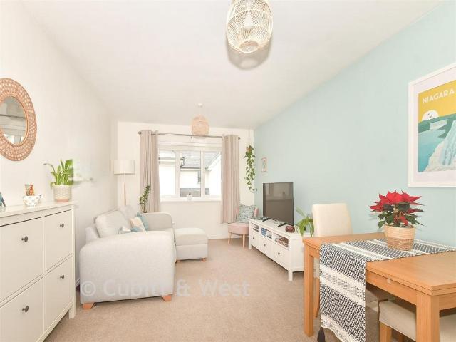 Flat for sale in Perryfields, West Sussex