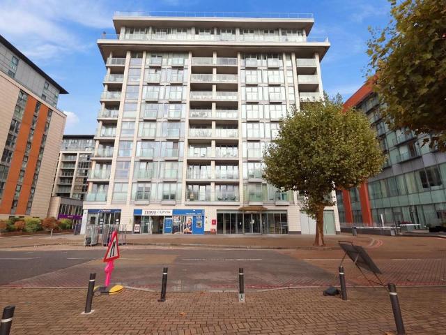 Flat for sale in Custom House, Greater London