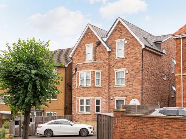 Flat for sale in London Borough of Croydon, Greater London