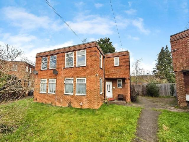 Flat for sale in Bearton, King's Walden