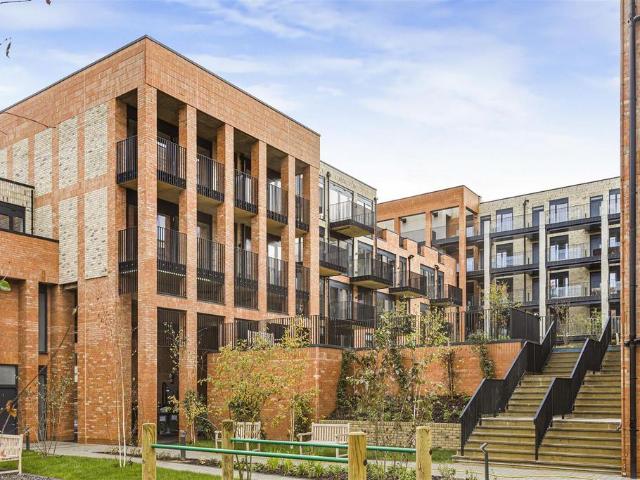 Flat for sale in St Albans, Five Acres