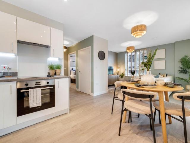 Flat for sale in Harrow Weald, Greater London