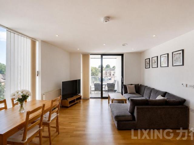 Flat for sale in London Borough of Lewisham, Ladywell