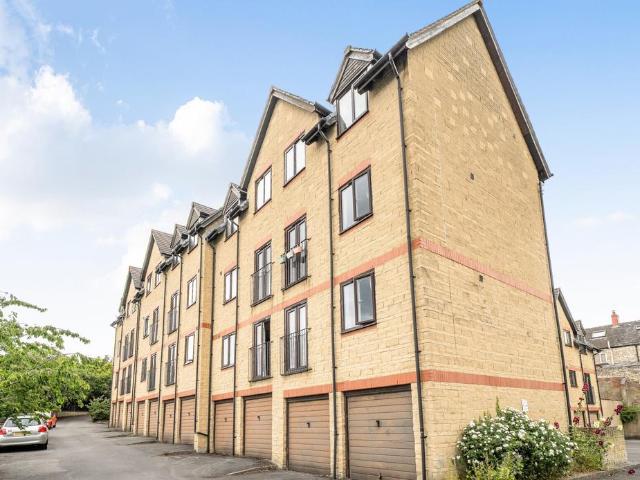 Flat for sale in Stroud, School House