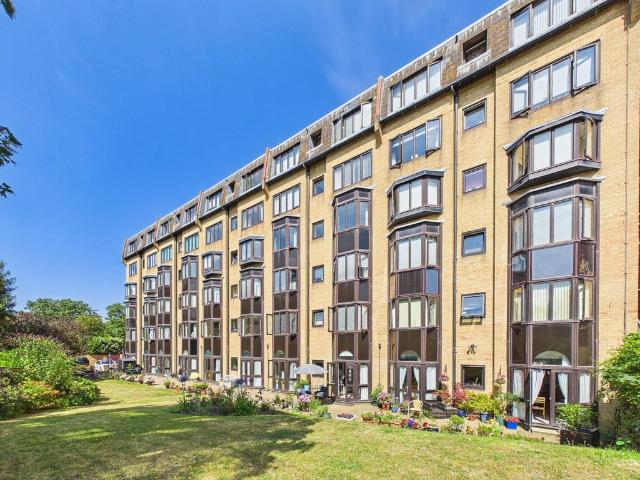 Flat for sale in Folkestone