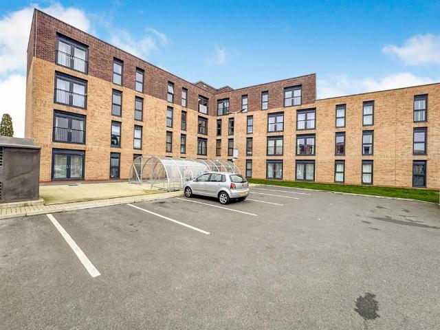 Flat for sale in Corby Village, Corby