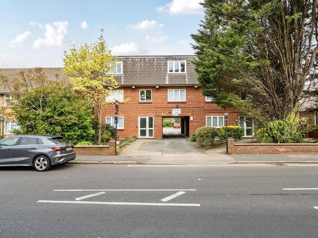 Flat for sale in West Heath, Greater London
