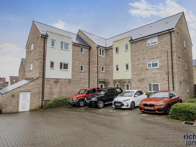 Flat for sale in Ridgeway Farm, Purton
