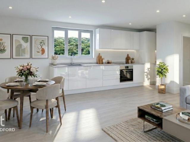 Flat for sale in South Woodford, Greater London