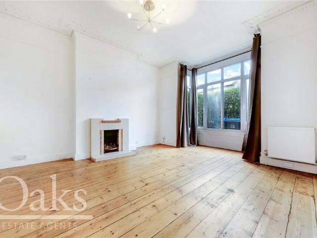 Flat for sale in London Borough of Croydon, Cat Hill