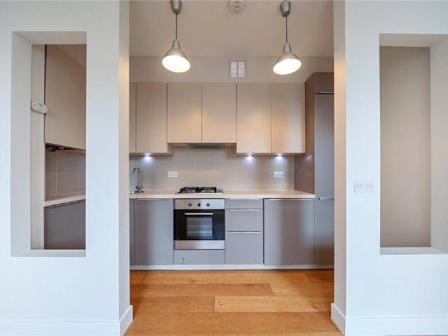 Flat for sale in Camberwell, Greater London