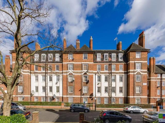 Flat for sale in St. John's Wood, Greater London