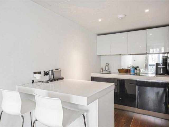 Flat for sale in Pimlico, Greater London