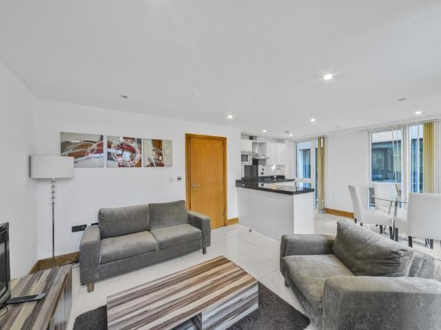 Flat for sale in Somers Town, Greater London