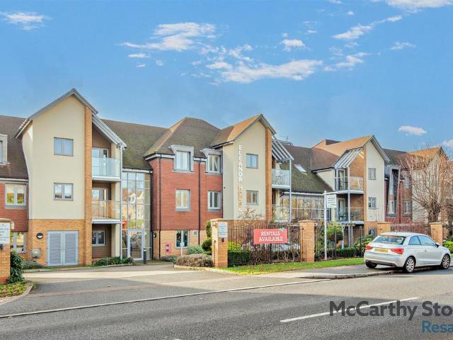 Flat for sale in St Albans, Five Acres