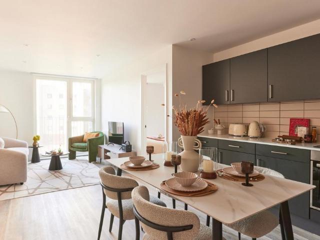 Flat for sale in St Albans, Five Acres
