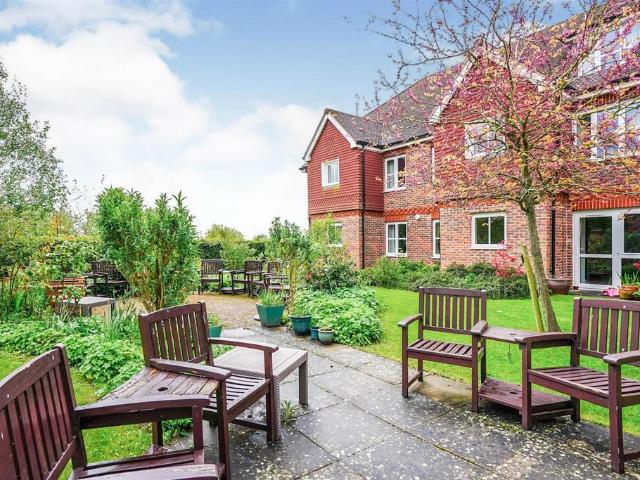 Flat for sale in Brackley, Northamptonshire
