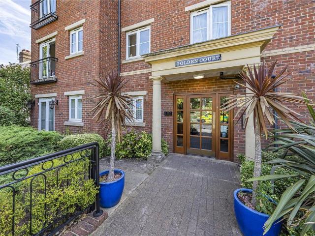 Flat for sale in London Borough of Hounslow, Spring Grove