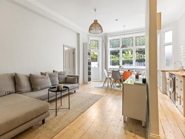 Flat for sale in South Hampstead, Greater London