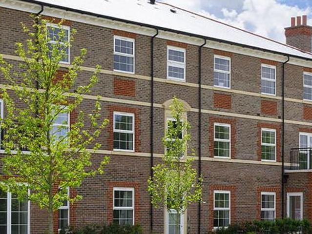 Flat for sale in Bray Wick, Maidenhead