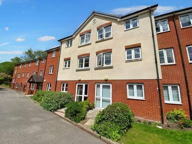 Flat for sale in Great Burstead, Essex