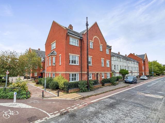 Flat for sale in Petersfield, Cambridge