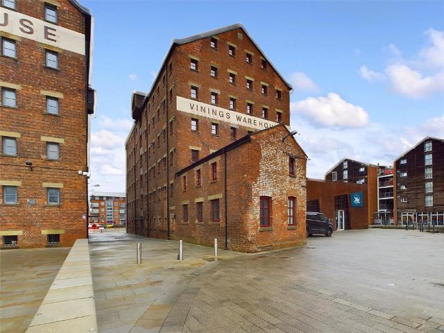 Flat for sale in Gloucester, Gloucestershire