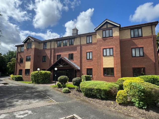 Flat for sale in Gatley, Greater Manchester