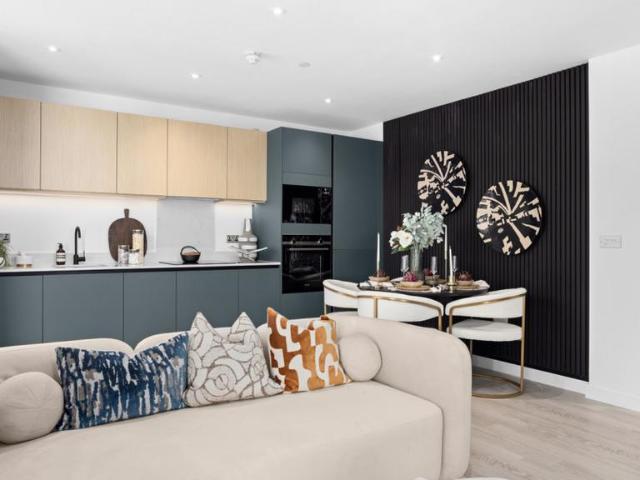 Flat for sale in Greenwich Peninsula, Cat Hill
