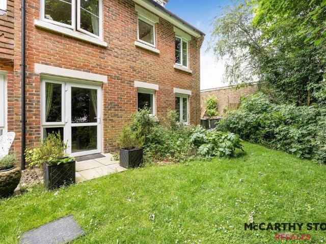 Flat for sale in Uckfield, Cross In Hand