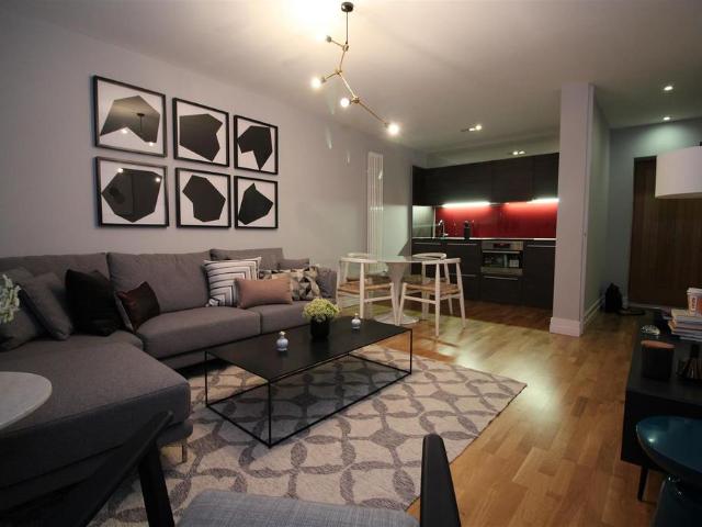 Flat for sale in Black Friars, Old Wharf