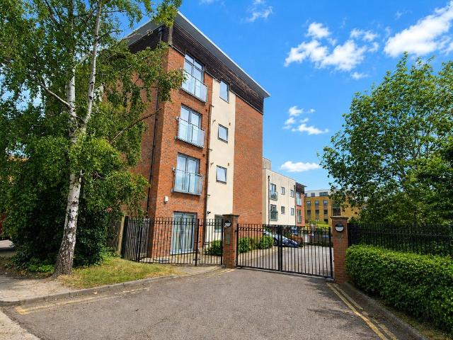 Flat for sale in High Barnet, Greater London