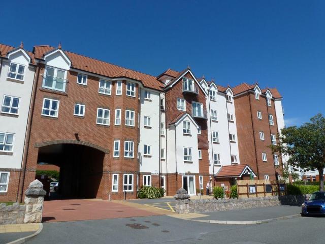 Flat for sale in Colwyn Bay, Wales