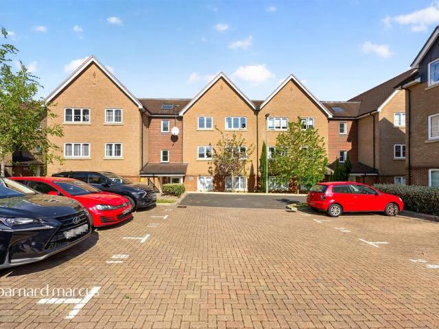 Flat for sale in Ewell, Surrey