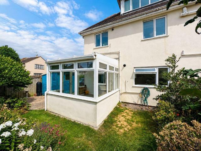 Flat for sale in Felpham, Clapham