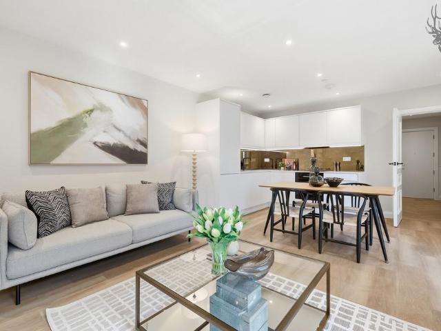Flat for sale in Chigwell, Epping