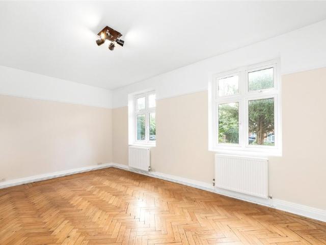 Flat for sale in West Norwood, Greater London